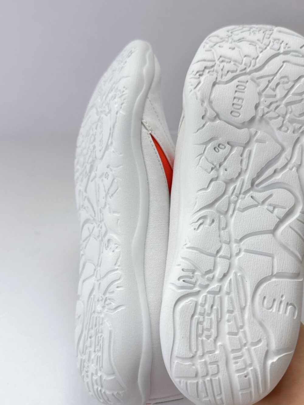 Women’s Size 8 UIN Toledo White Canvas Slip-On Shoes Comfort Travel Flats - Picture 11 of 12